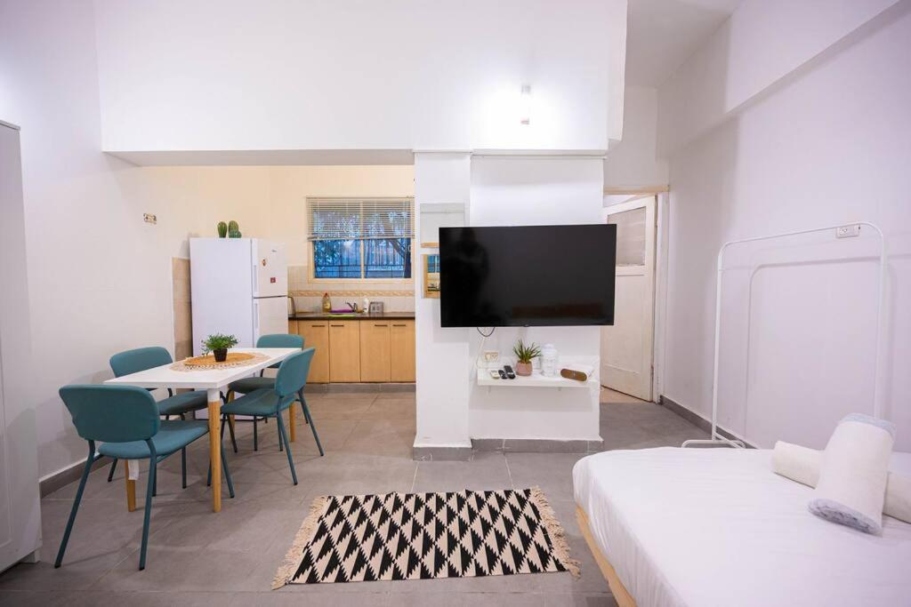 Studio Apartment In Ben Yehuda Cozy And Convinent Тель-Авив Экстерьер фото