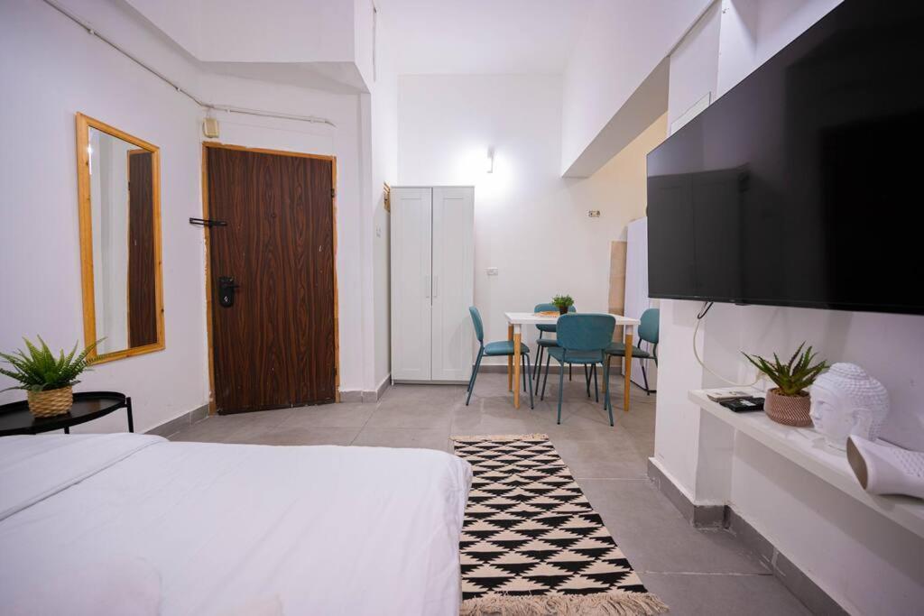 Studio Apartment In Ben Yehuda Cozy And Convinent Тель-Авив Экстерьер фото